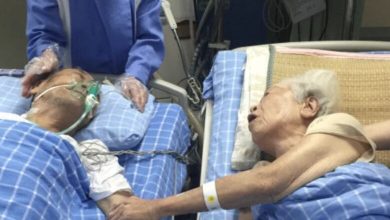 Photo of 92-year-old man wants to hold wife’s hand one final time before dying – what happens next will bring you to tears