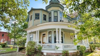 Photo of Historic 1884 Victorian Home Reduced to $499K in Hot Springs, Arkansas